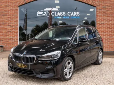 BMW 218 i Gran Tourer AUTO / NAVI PLUS / CAMERA / HUD / SIÈGES CHAUFFANTS / LED ADAPTATIFS / RÉGULATEUR ADAPTATIF