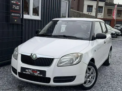 Skoda Fabia 1.2i / LEZ OK / Garantie 1 an + Entretien + CT OK + Car-Pass