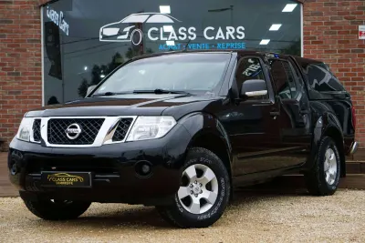 Nissan Navara 2.5 dCi 4x4 / UTILITAIRE / ATTACHE REMORQUE / HARD-TOP / CARNET