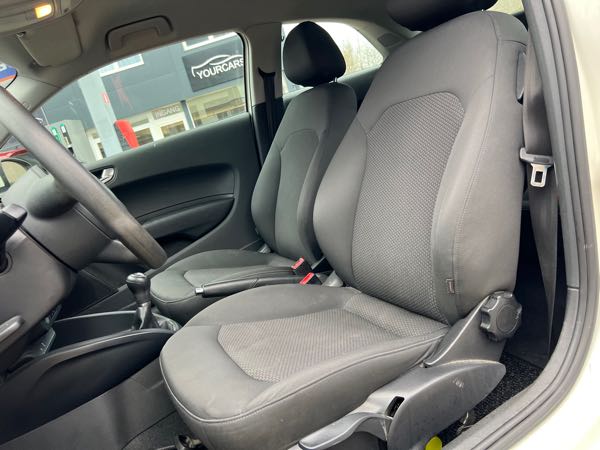 Audi A1 1.6 TDI 90 AMBIENTE
