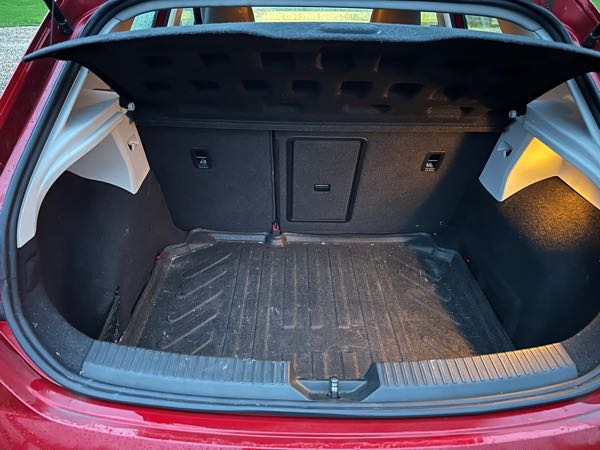 Seat Leon III (2) 1.2 TSI 110 S&amp;S URBAN ADVANCED