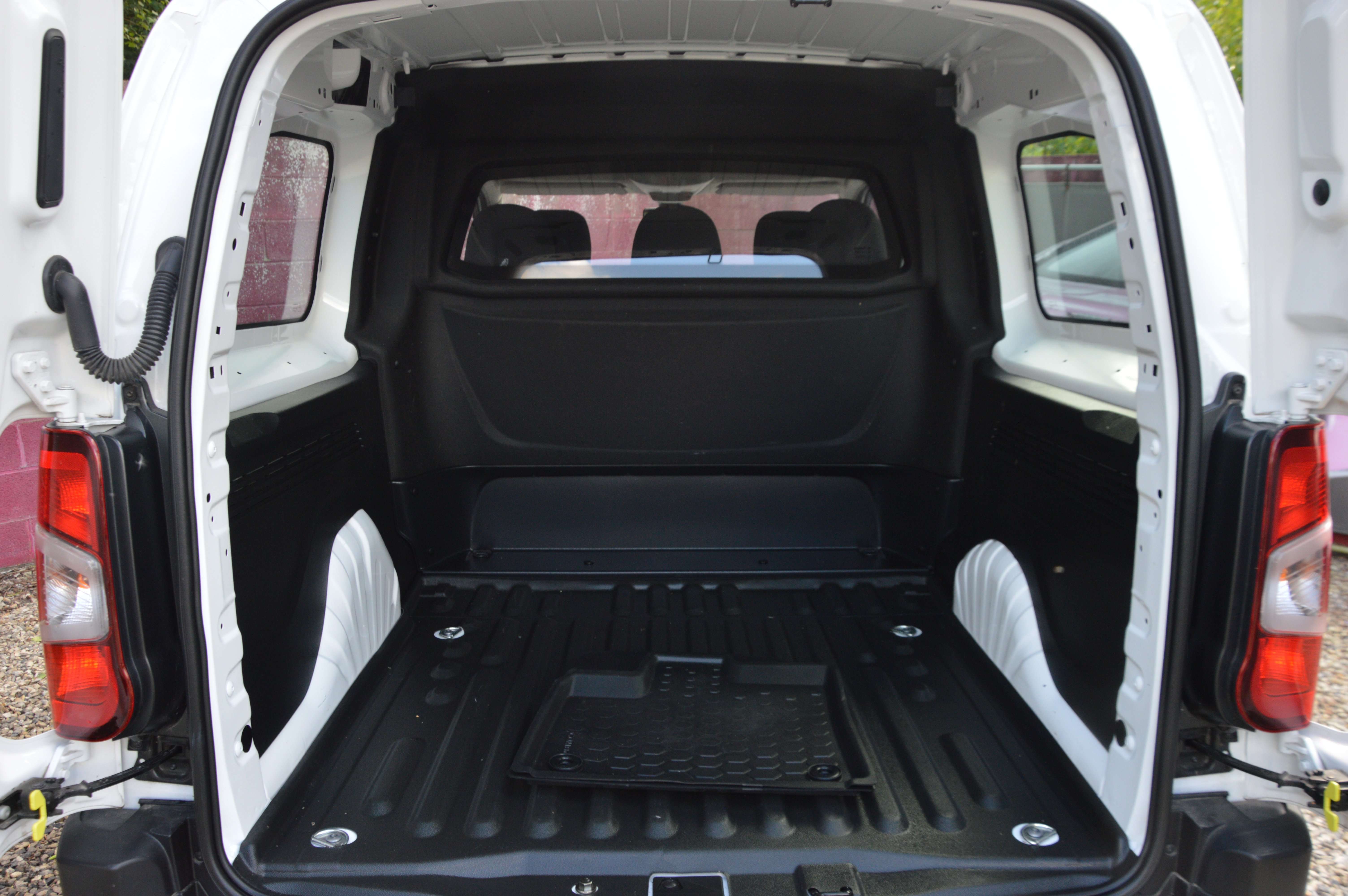 Opel Combo Life 1.5TDBlue 5PL UTILITAIRE NEUF CARPLAY 10.383KM