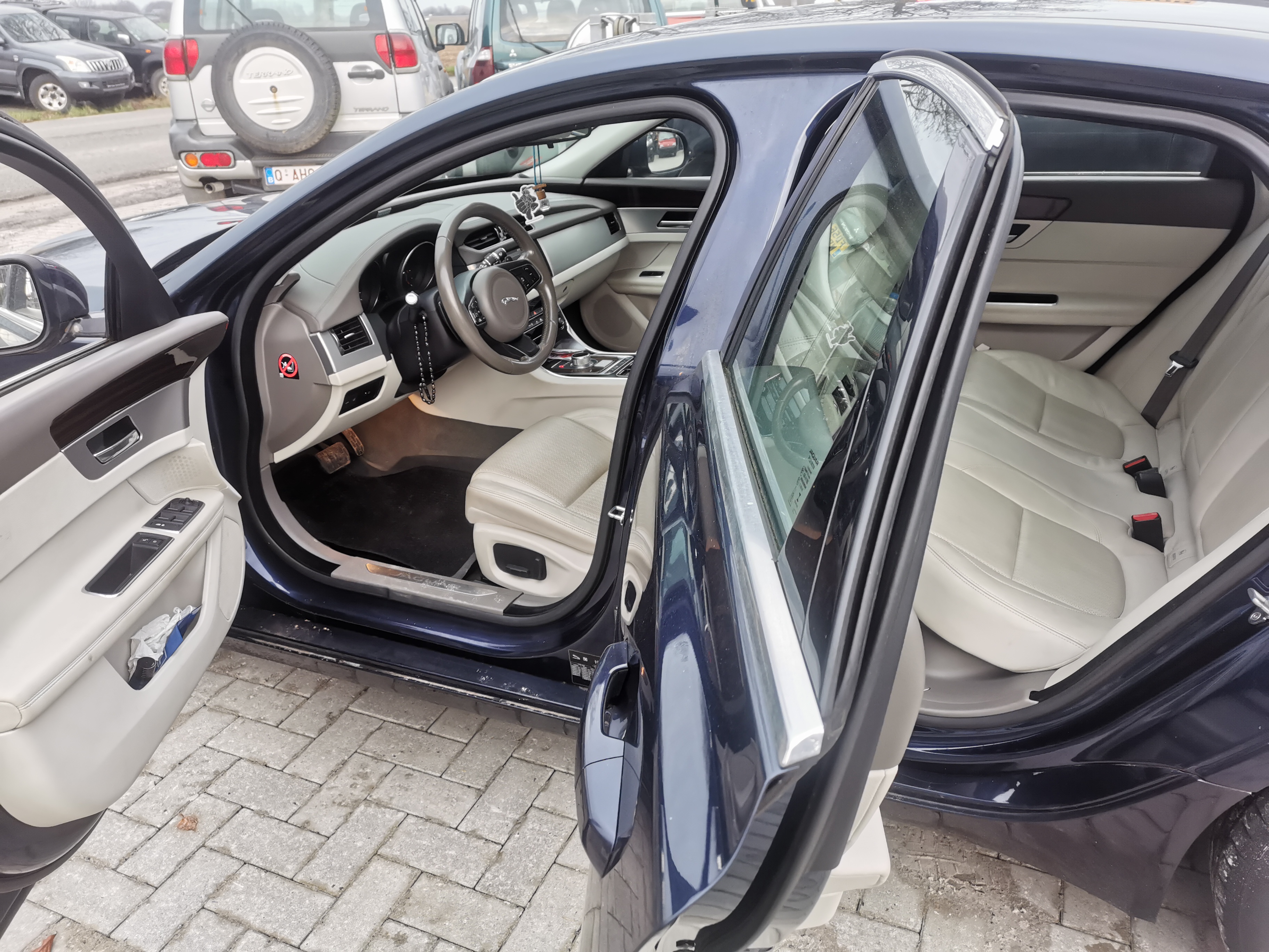 Jaguar Xf II 2.0D 163CV PRESTIGE AUTO en excellent état génèrale