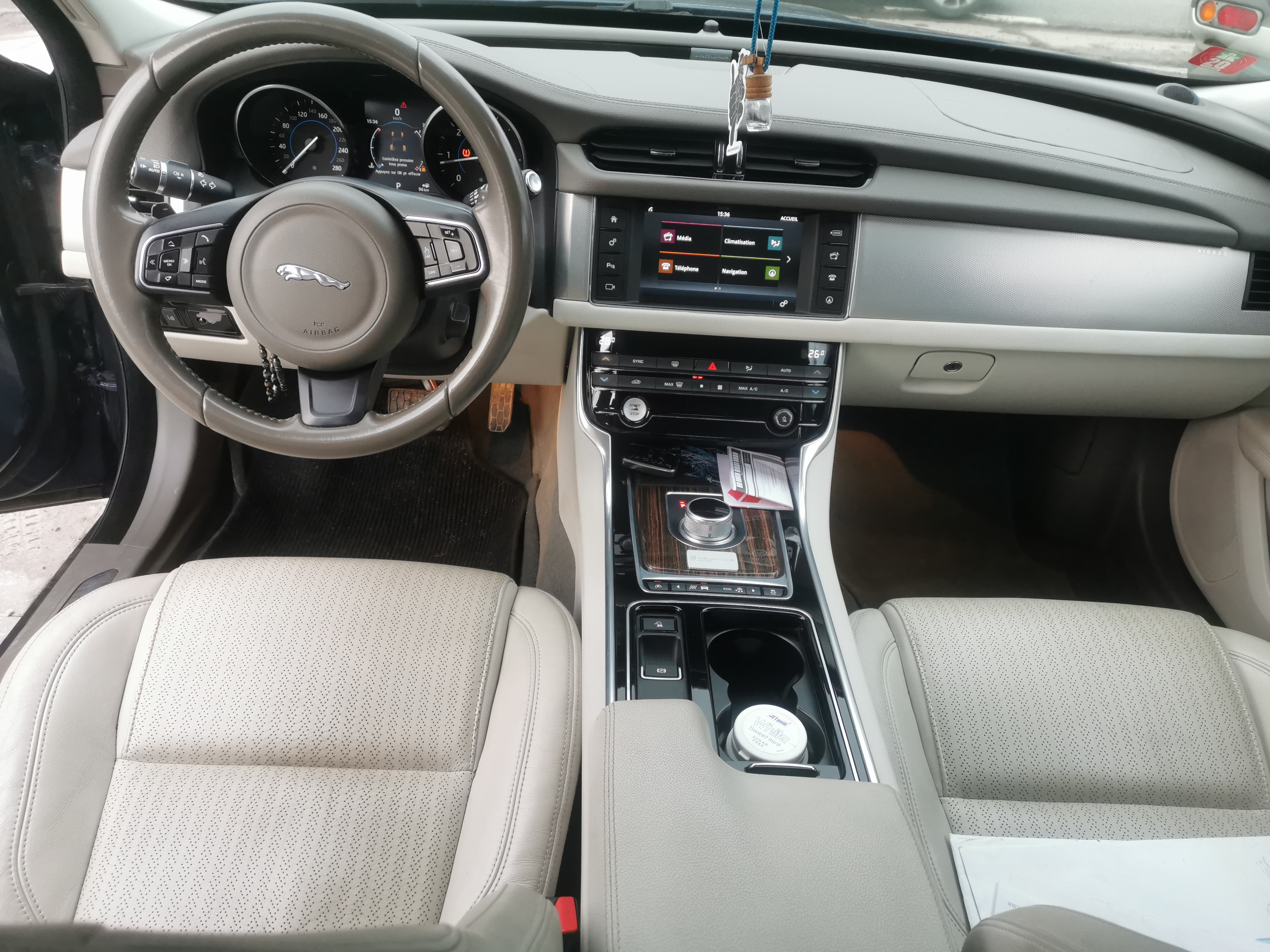 Jaguar Xf II 2.0D 163CV PRESTIGE AUTO en excellent état génèrale