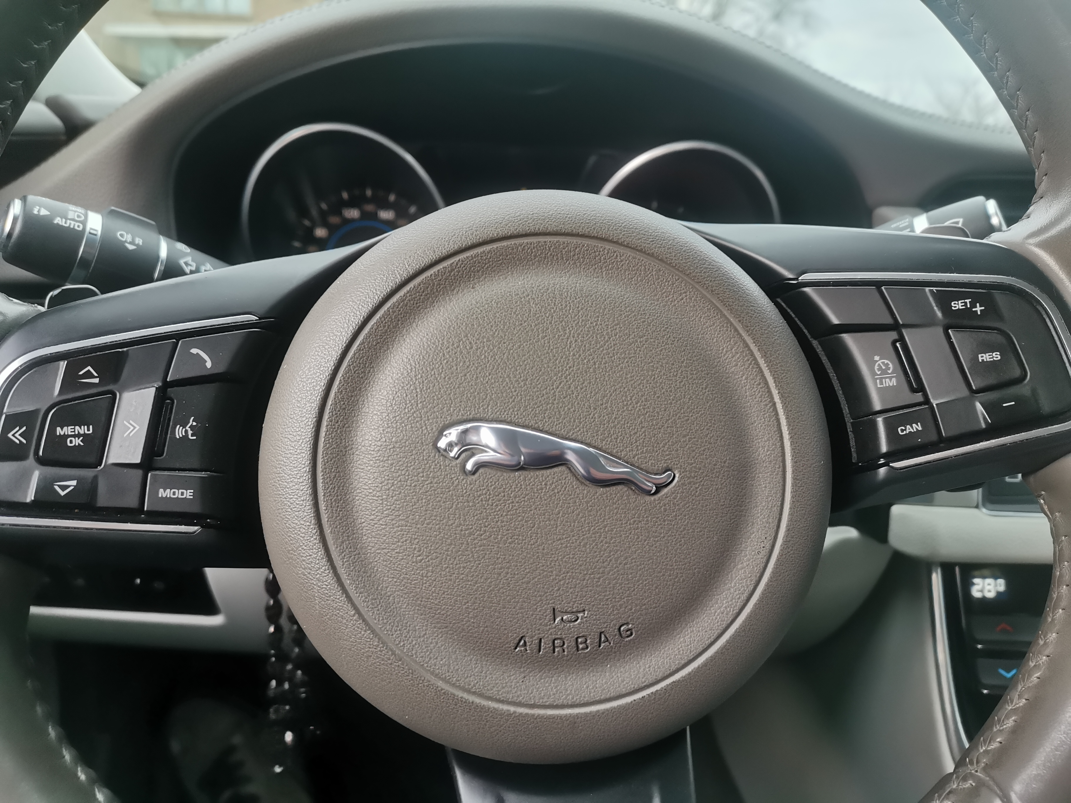 Jaguar Xf II 2.0D 163CV PRESTIGE AUTO en excellent état génèrale